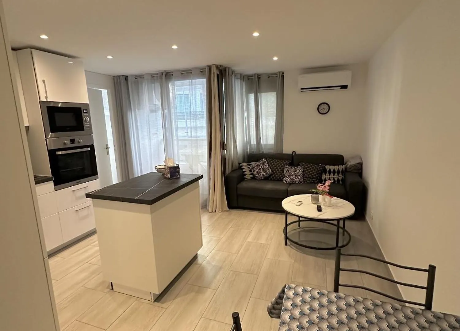 Residence Graziella Appartement 100 contacts